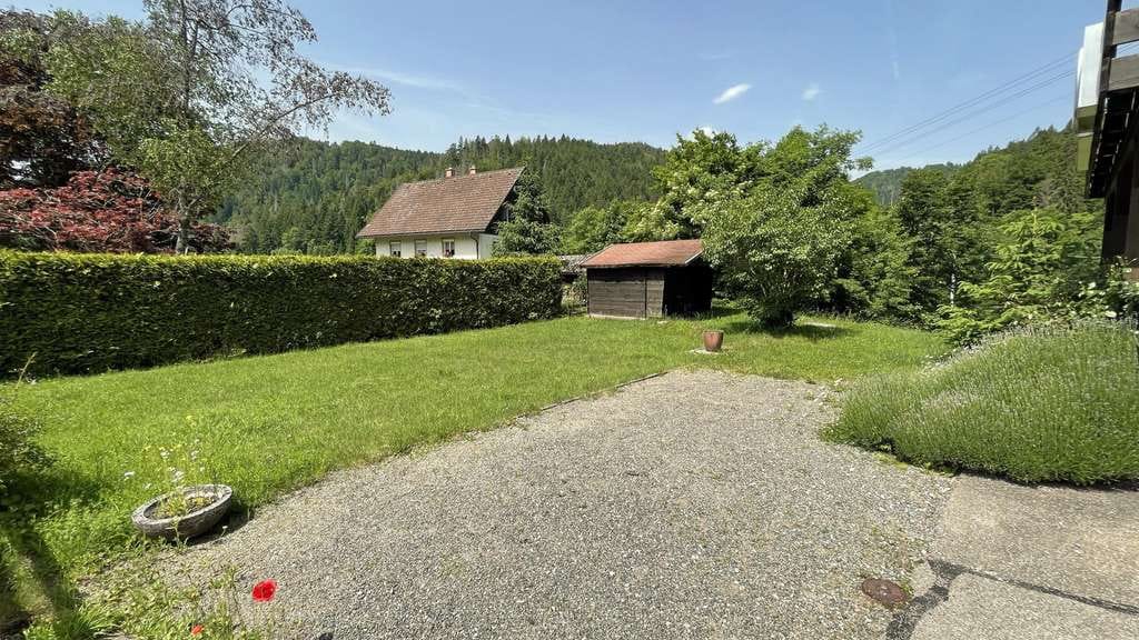Immobilie in St. Blasien - Teilrenoviertes Wohnhaus mit Ausbaureserve im schönen Albtal! - Bild 1