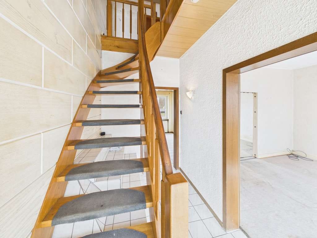 Immobilie in Bingen am Rhein - 7-Zimmer-Haus in Feldrandlage – großes Grundstück mit viel Entwicklungsspielraum - Bild 3