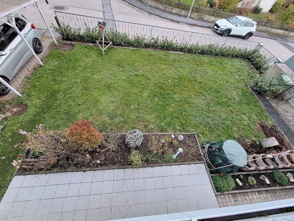 Immobilie in Regenstauf - Vermietete 4,5-Zimmer-Erdgeschosswohnung mit Terrasse und Gartenanteil in 4-Familienhaus - Bild 0