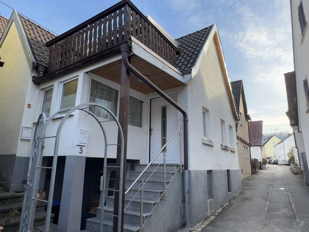 Immobilie in Fellbach - Zweifamilienhaus mit Potenzial  - Bild 1