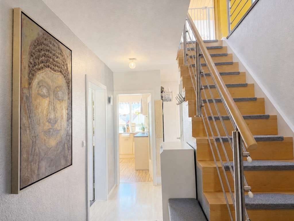 Immobilie in Alfdorf - Großzügiges Zweifamilienhaus mit Garten und Doppelgarage in ruhiger Lage - Bild 1