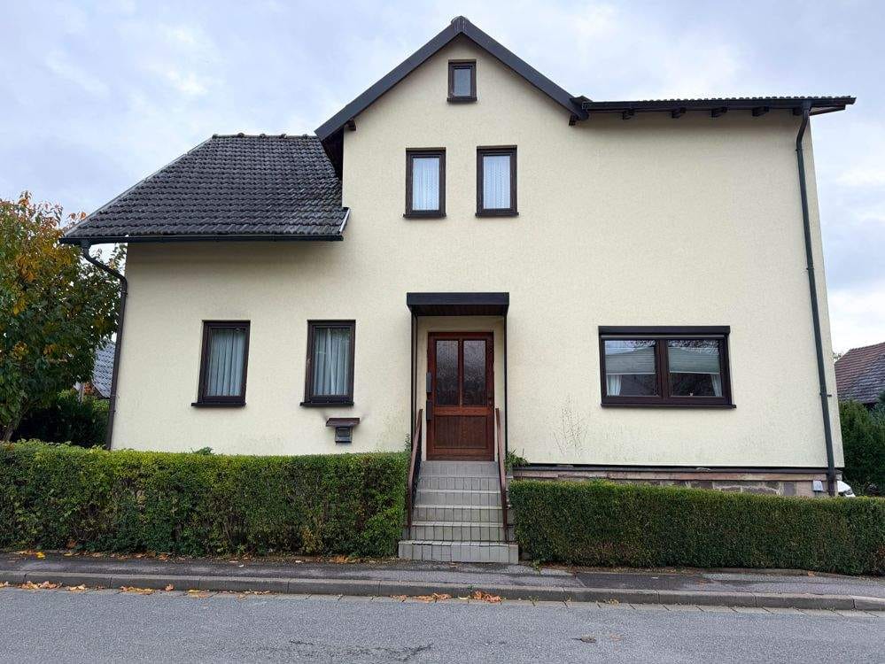 Immobilie in Neustadt bei Coburg - Eigentumswohnung mit separaten Grundstück und Ausbaupotenzial - Bild 1