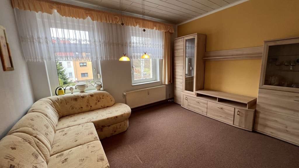 Immobilie in Lunzenau - Gepflegtes Einfamilienhaus mit zwei Wohneinheiten und Ausbaupotenzial in Lunzenau - Bild 1