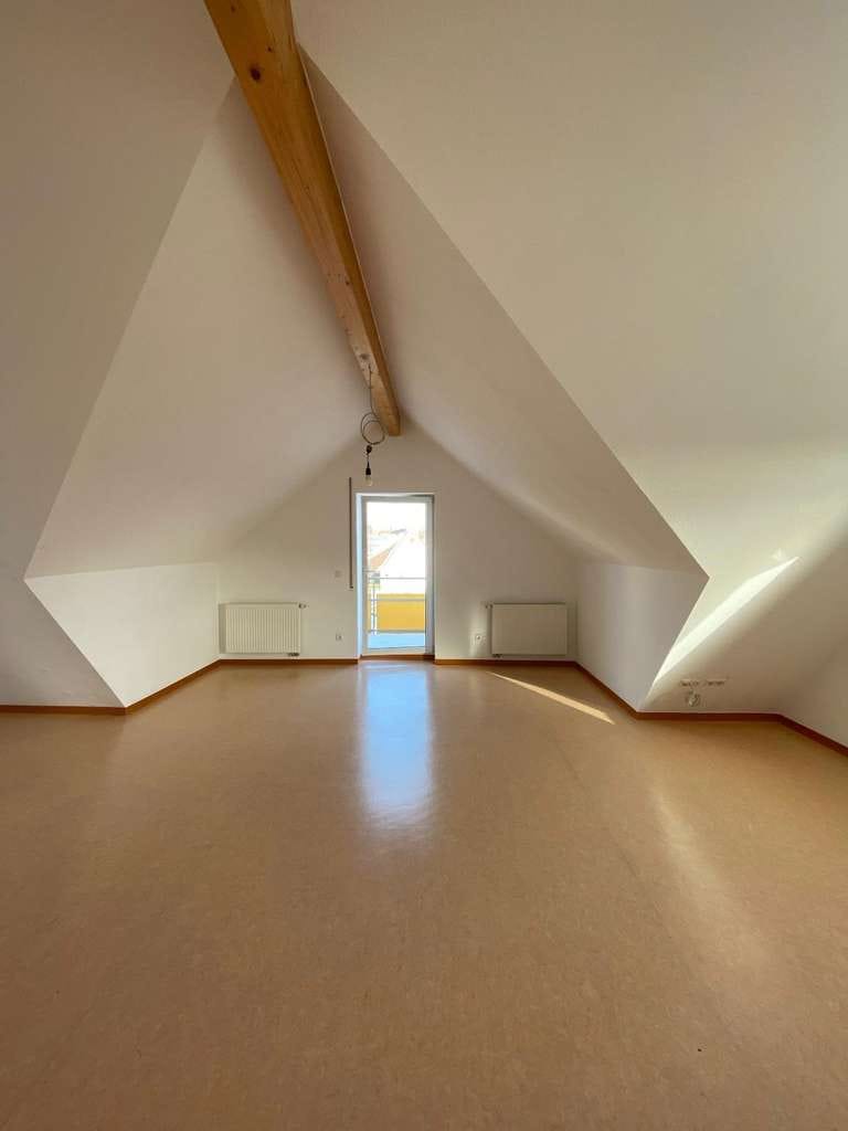 Immobilie in Pfalzgrafenweiler - Gemütliche Dachgeschosswohnung mit offenem Gebälk - Bild 1