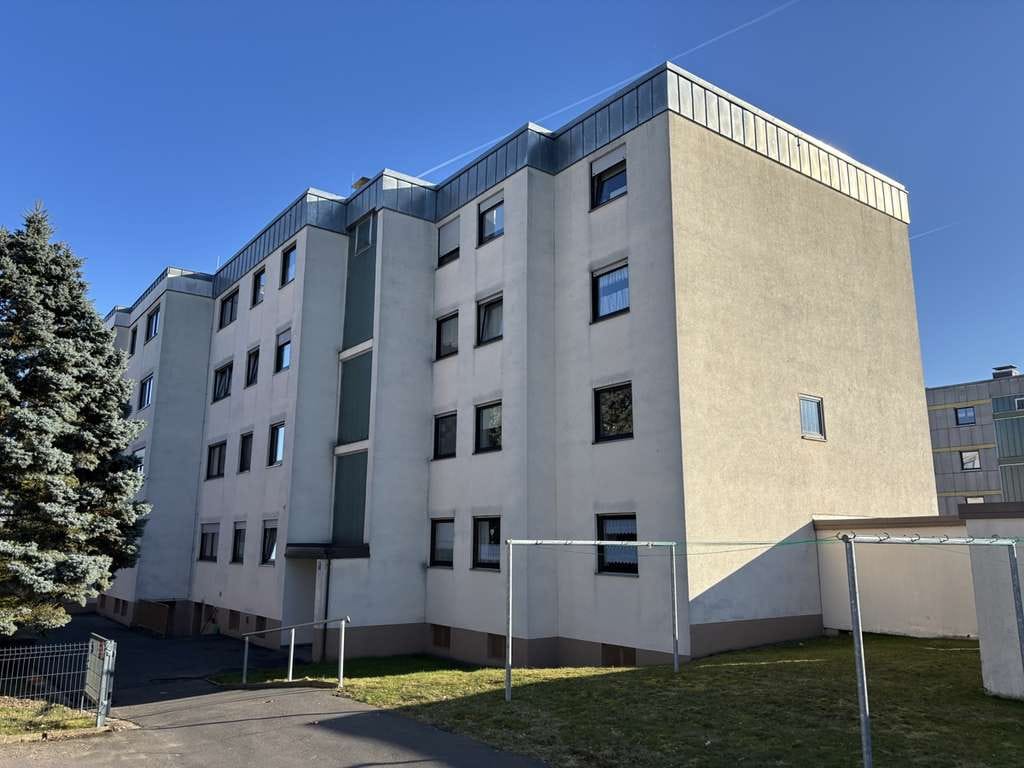 Immobilie in Mitterteich - Helle 2-Zimmer-Wohnung mit klarem Grundriss und Balkon! - Bild 0