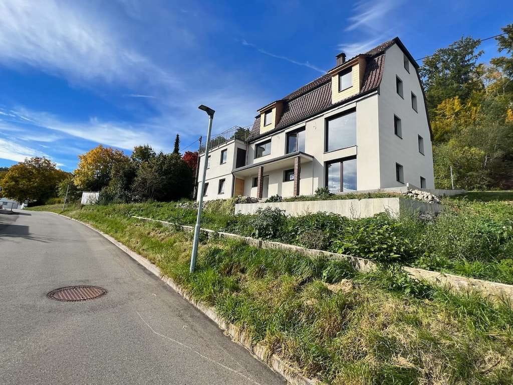 Immobilie in Zwiefalten - EFH-Haus, Ferienhaus mit großer Dachterasse und Einliegerwohnung - Bild 1