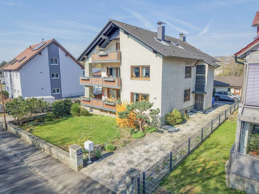 Immobilie in Goldbach - DIETZ: Größer als manches Haus! 4-Zimmer-Erdgeschosswohnung - 3-fach-Verglasung - Pelletsheizung - Bild 2