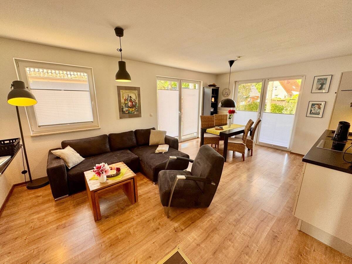 Immobilie in Bollewick - HORN IMMOBILIEN ++ Röbel an der Müritz Ferienhaus mit 2 Wohnungen, 2x Kamin und 2x Sauna + Einbauk. - Bild 1