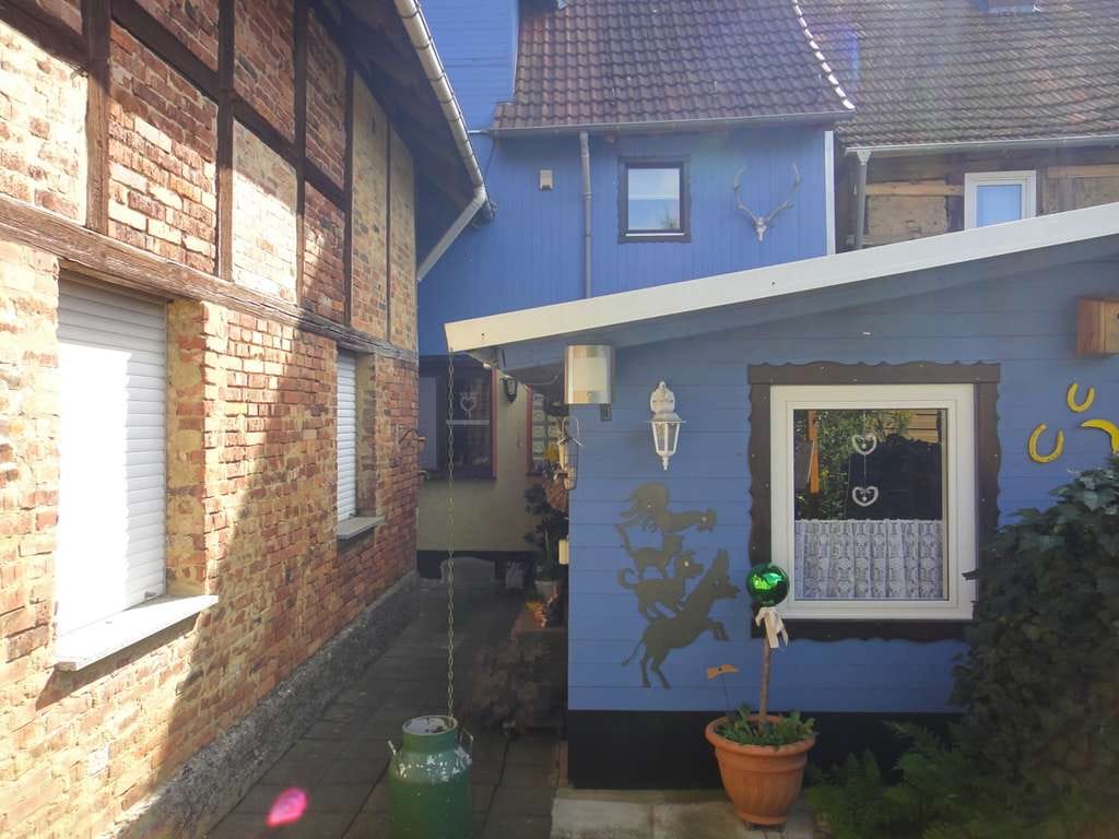 Immobilie in Helsa - gepflegtes und gemütliches Einfamilienhaus mit Garten und Gartenhaus - Bild 1