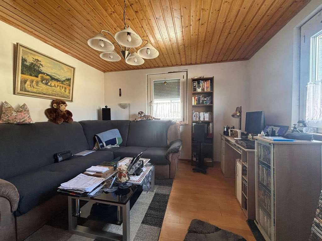 Immobilie in Kirchheim am Neckar - Kapitalanlage in Kirchheim am Neckar – 2,5 Zimmer in kernsaniertem Dreifamilienhaus - Bild 1