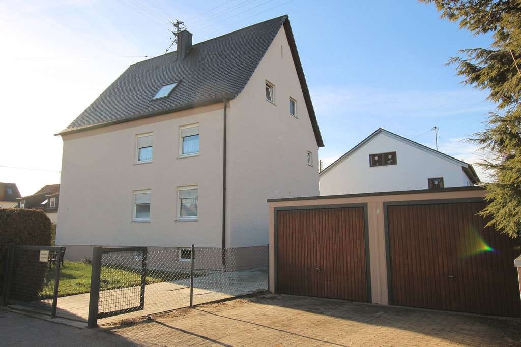 Immobilie in Stadtbergen - Gepflegtes 5-Parteienhaus mit 2 Garagen in Stadtbergen! - Bild 2