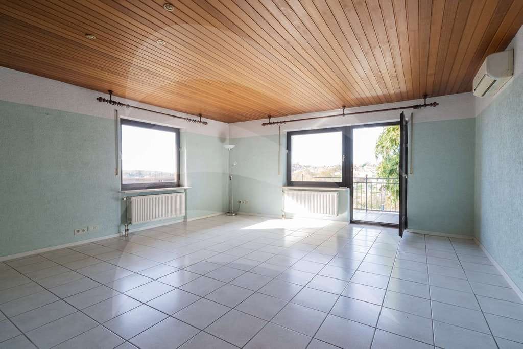 Immobilie in Hauzenberg - Großzügiges Zweifamilienhaus mit herrlichem Ausblick über Hauzenberg - Bild 2