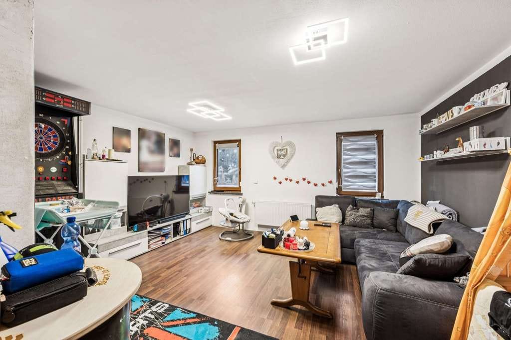 Immobilie in Baiersbronn - Modernisiertes 3‑Familienhaus mit Gestaltungsmöglichkeiten in Schönmünzach - Bild 3