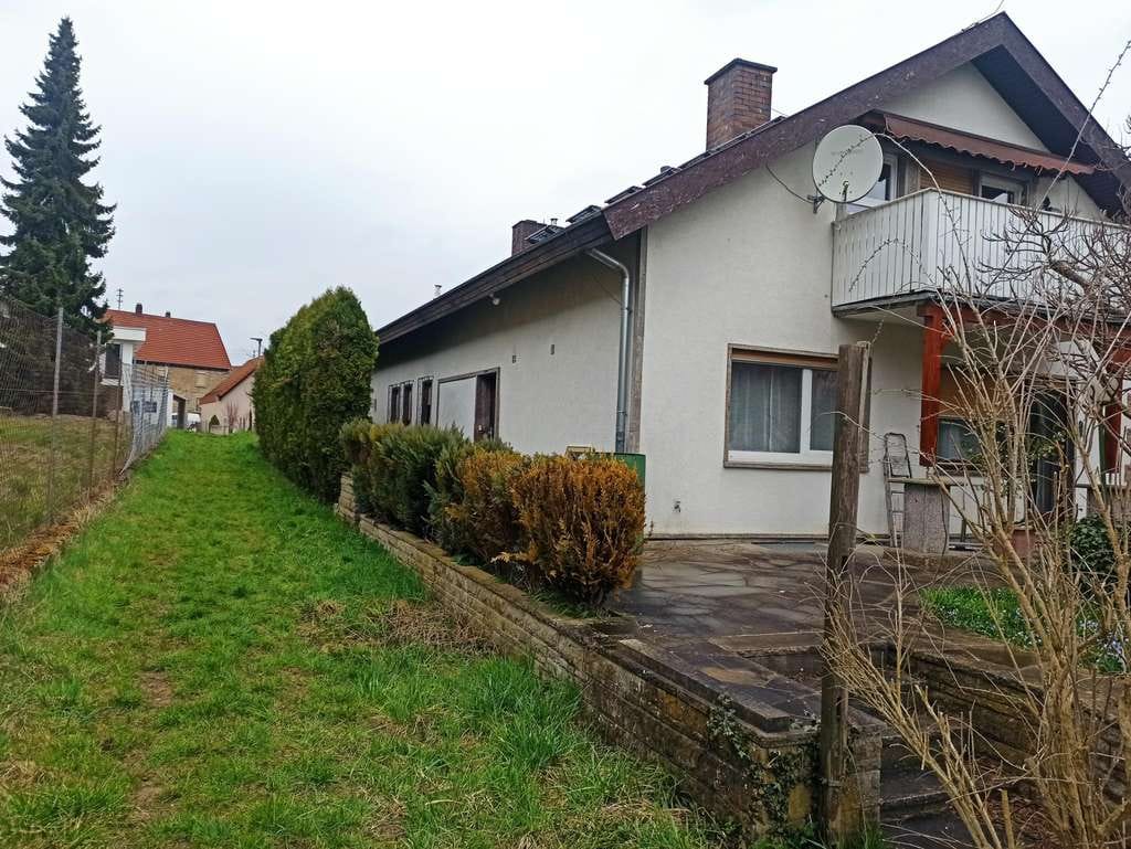 Immobilie in Grünsfeld - Ein-/Zweifamilienhaus in traumhaft ruhiger Lage mit großem Grund in Grünsfeld - Bild 2