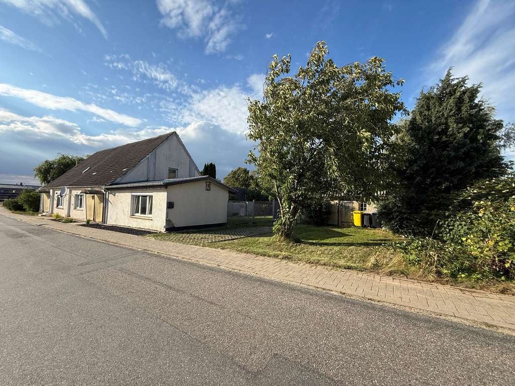 Immobilie in Kröpelin - Doppelhaushälfte mit Ausbaureserve und sehr großzügigem Grundstück - Bild 3