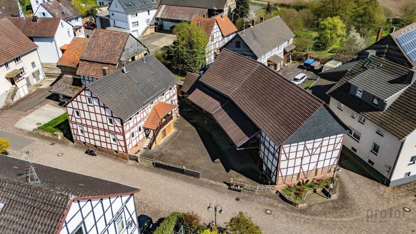Immobilie in Borken - Charmanter Resthof mit großer Scheune im Herzen von Borken/Kerstenhausen - Bild 4