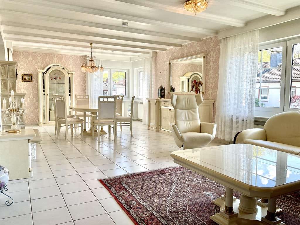 Immobilie in Altenstadt - Riesiges Haus in der top gesuchten Altenstadt `Waldsiedlung´ tolle, ruhige Lage; großes Grundstück - Bild 1