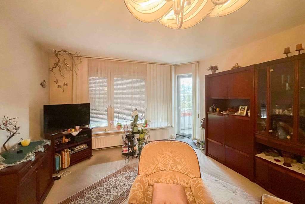 Immobilie in Lübeck - Sanierungsprojekt mit Potenzial: 3-Zimmer-Wohnung auf Erbbaugrundstück in ruhiger Wohnanlage - Bild 3