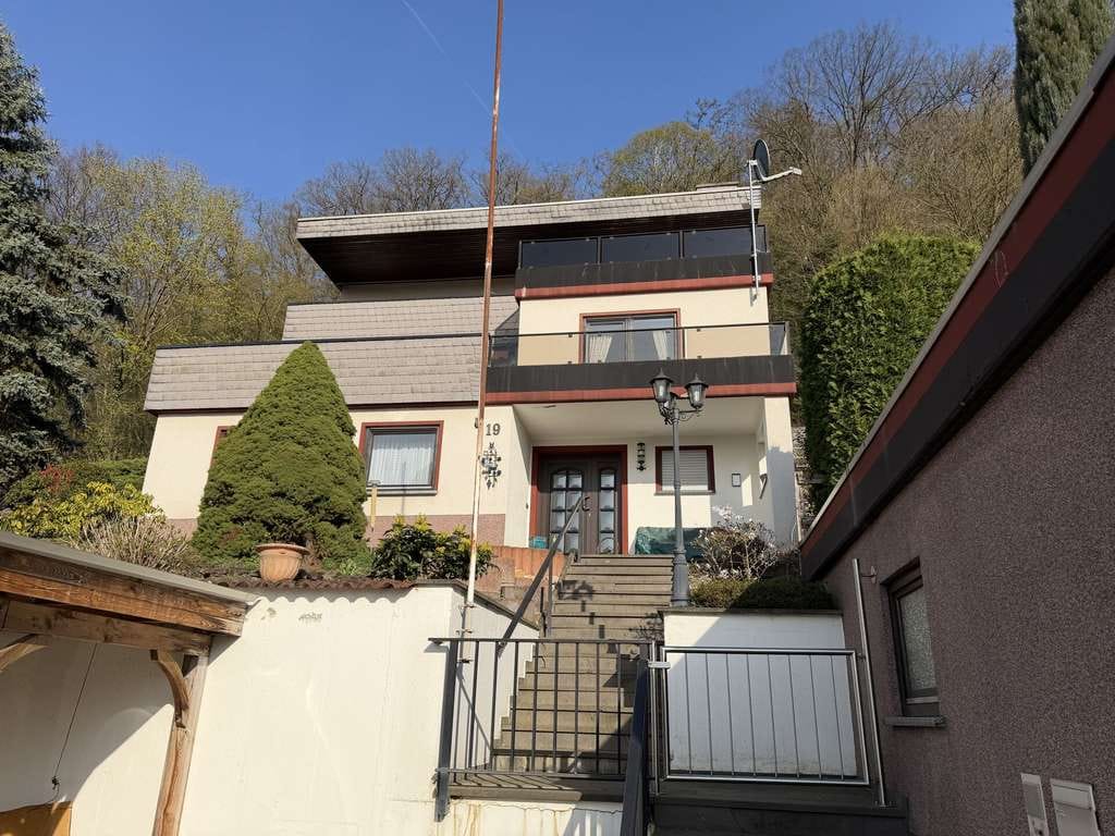 Immobilie in Treis-Karden - Wohnen mit Weitblick – Gepflegtes Einfamilienhaus in Treis-Karden mit Moselblick - Bild 0