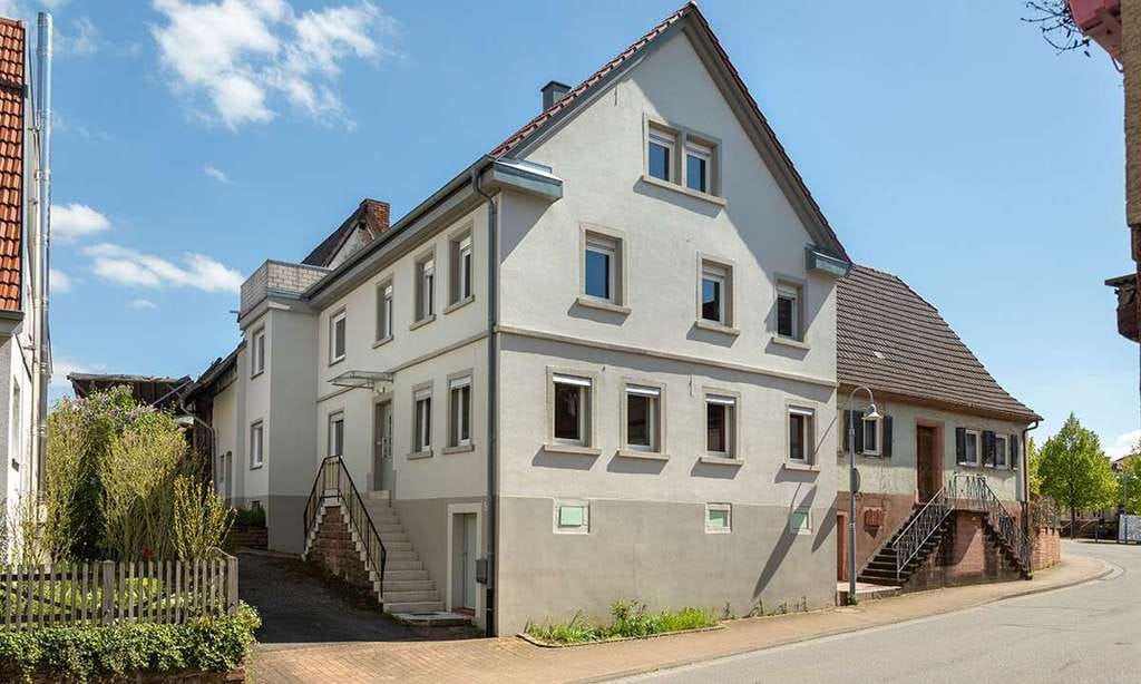 Immobilie in Neunkirchen - Viel Platz für Ideen! Zweifamilienhaus mit Scheune und großem Garten - Bild 0