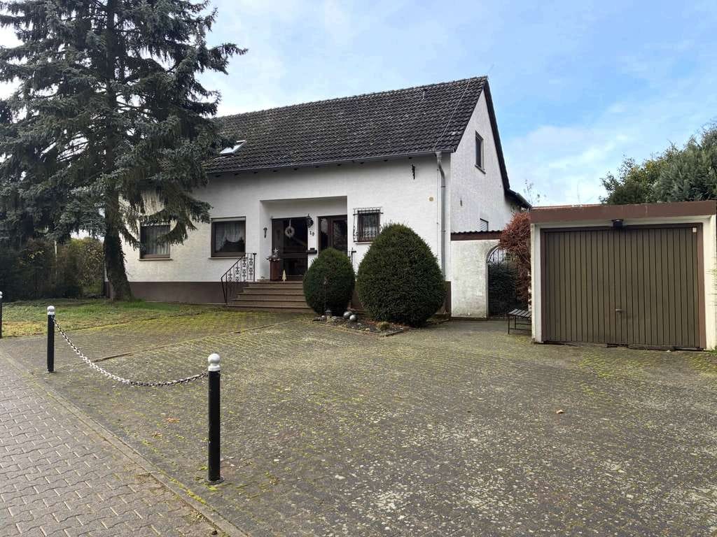 Immobilie in Hillesheim - Zweifamilienhaus mit Keller u. großem Garten - ideal für Familien - Bild 1