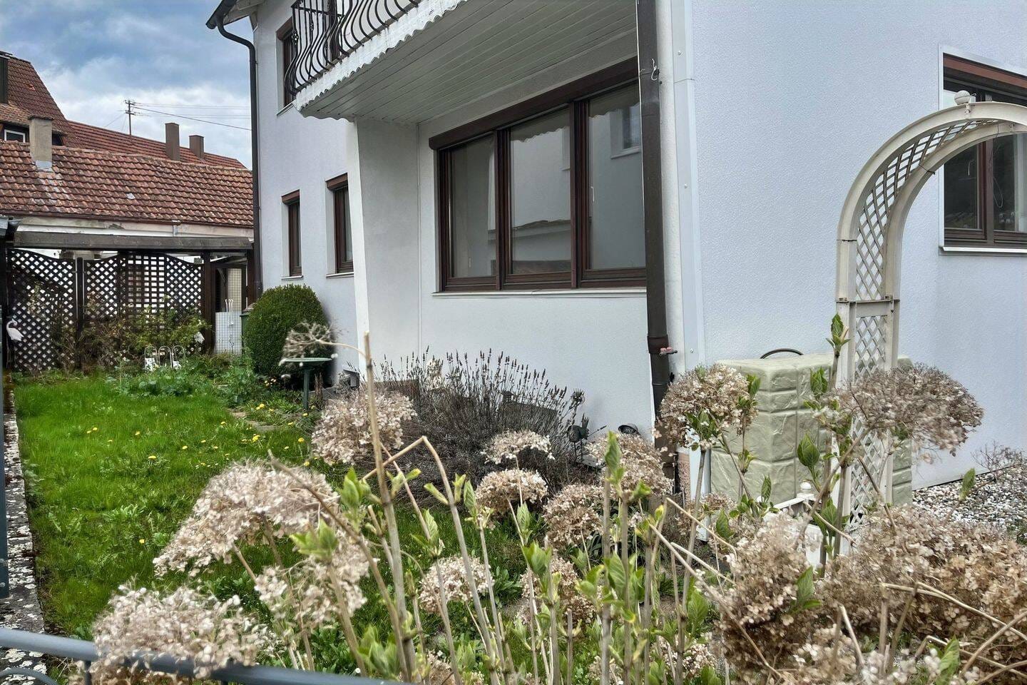 Immobilie in Wehingen - Wohnhaus mit Gewerbemöglichkeit und 4 Garagen in Wehingen - Bild 4