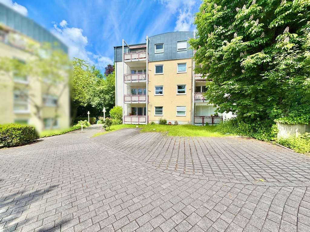 Immobilie in Betzdorf - **Renovierte 2-Zimmer-Eigentumswohnung mit Stellplatz in zentraler Lage von Betzdorf** - Bild 2