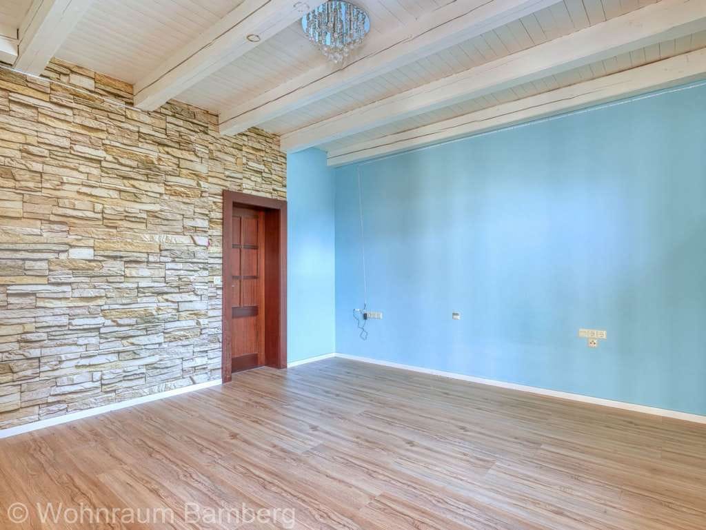Immobilie in Burgwindheim - Großzügiges Architektenhaus mit Praxis oder Einliegerwohnung, Schwimmbad  Wellness in Einzellage - Bild 3