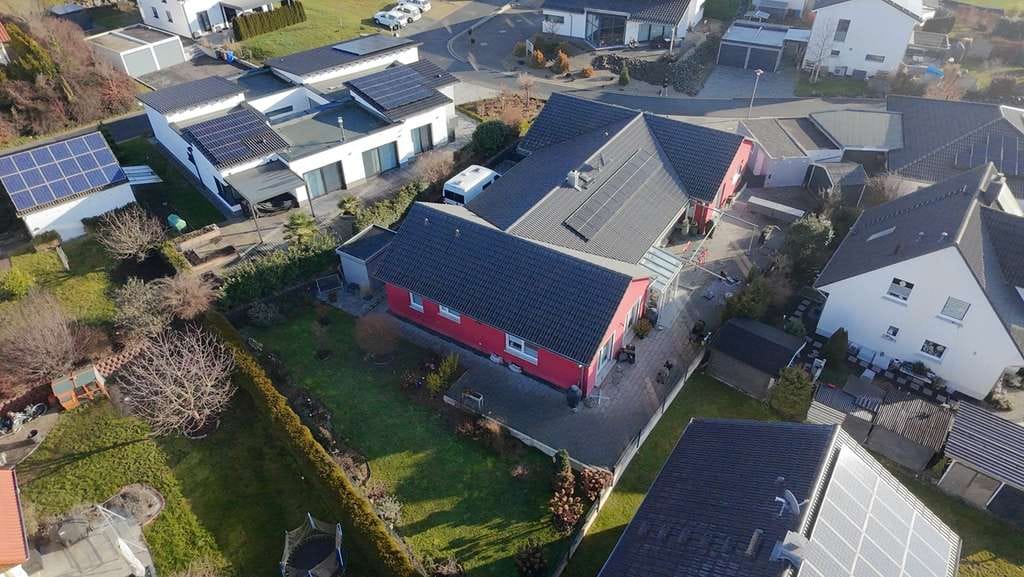 Immobilie in Himmelkron - Ein außergewöhnliches Wohnkonzept – klar, hochwertig, auf einer Ebene - Bild 2