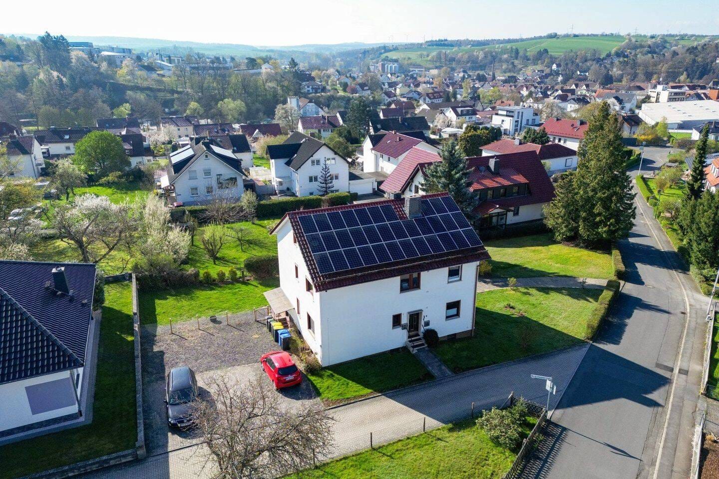 Immobilie in Neukirchen - Zweifamilienhaus mit großem Grundstück & Baupotenzial in Toplage von Neukirchen - Bild 1