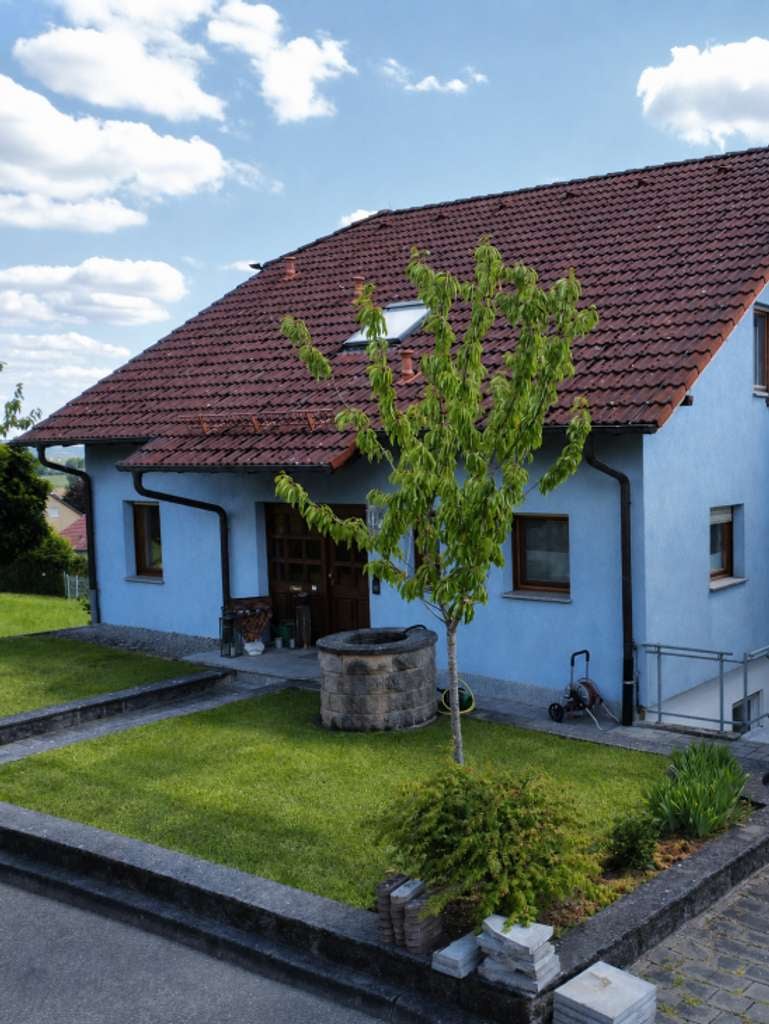 Immobilie in Satteldorf - Großzügiges Wohnhaus mit separatem Einliegerbereich. - Bild 1