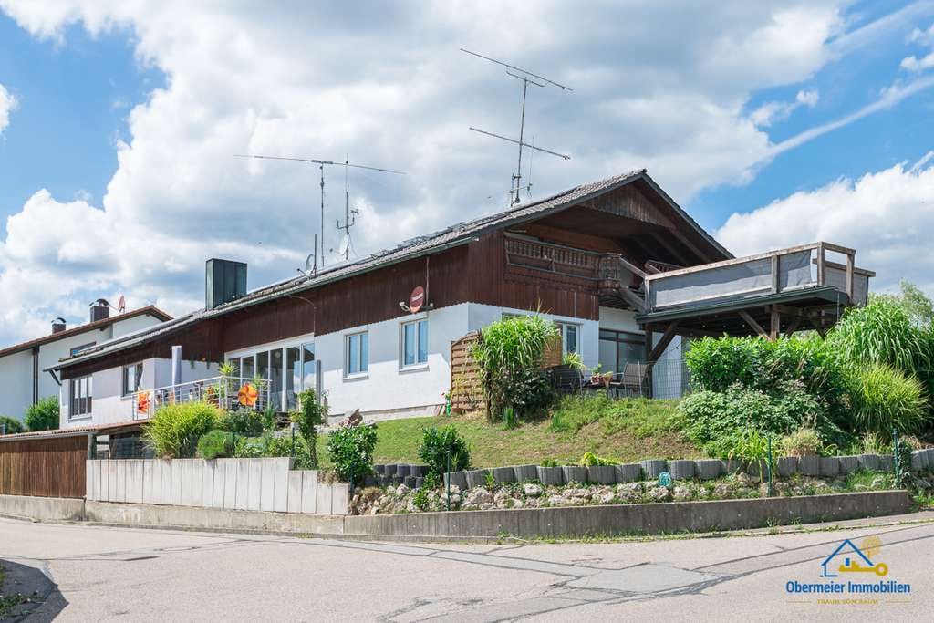 Immobilie in Ihrlerstein - Besonderes Einfamilienhaus mit Ferienapartments, Wintergarten, Sauna & Loggia und Blick auf Kelheim - Bild 1