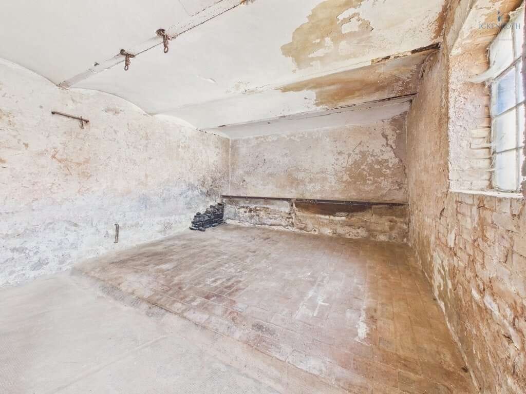 Immobilie in Göllheim - **Sanierungsbedürftiges 1-2 FH (ca. 161m²) mit Innenhof, gr. Garage, uvm. - zentrale Lage!** - Bild 3