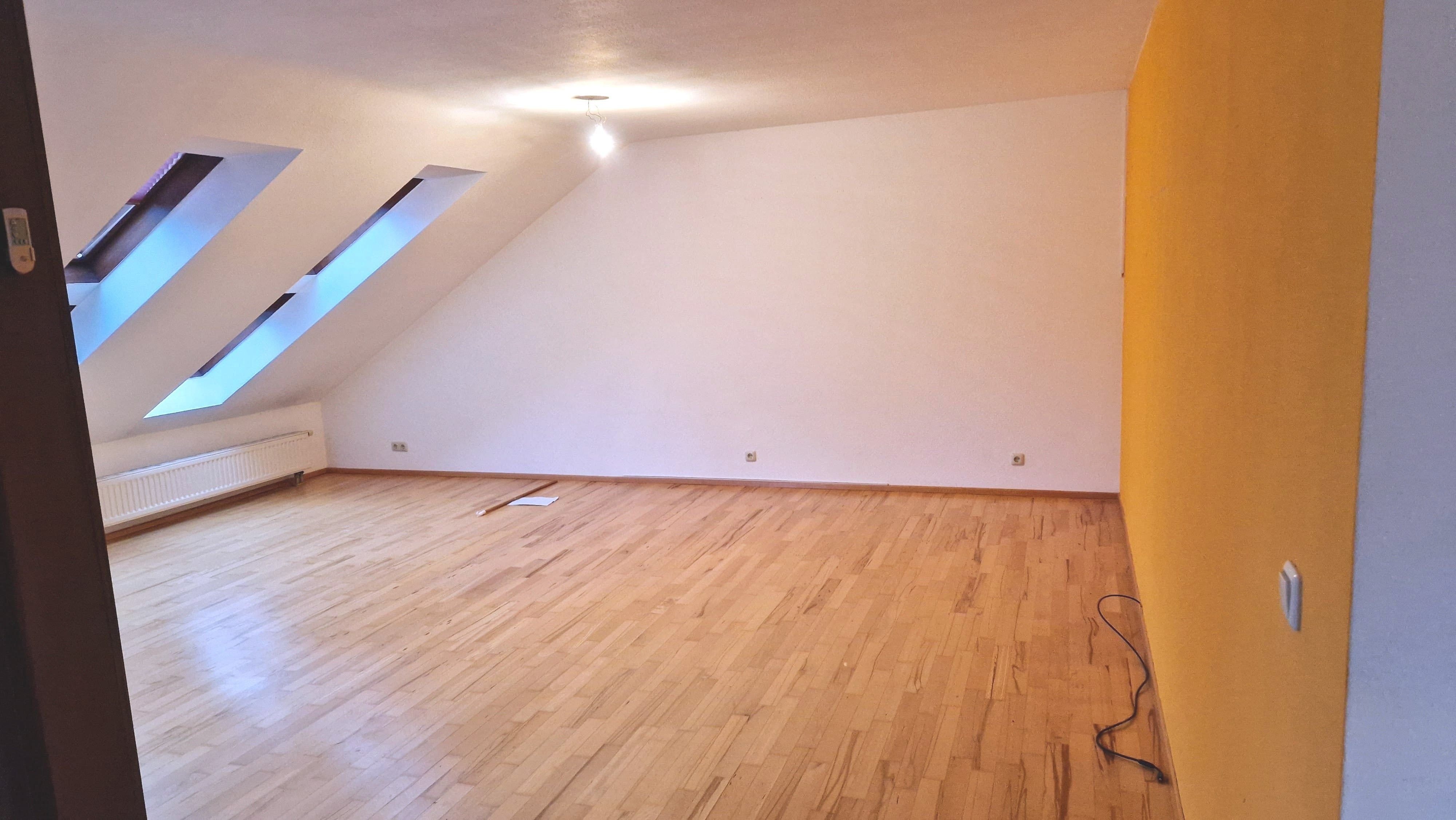 Immobilie in Hemhofen - Außergewöhnliche, sehr ruhig am Waldrand gelegene 3-Zi.- Wohnung mit Garage u. Anbau - sofort frei - Bild 1