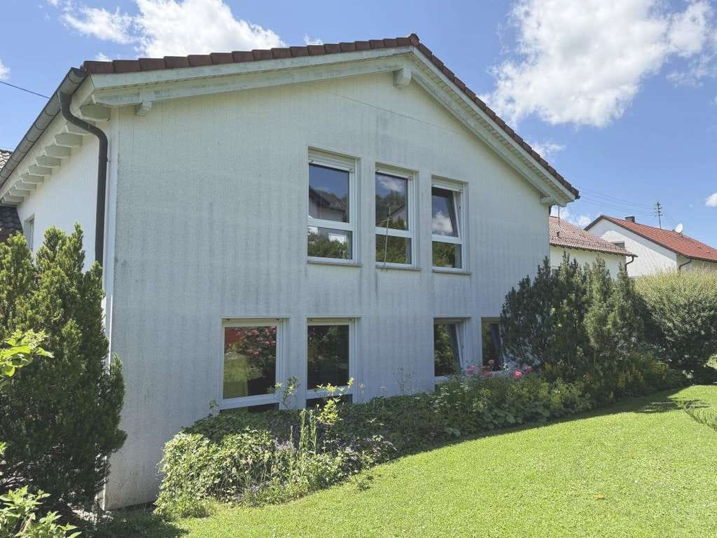 Immobilie in Donzdorf - GROßES HAUS AUF GROßZÜGIGEM GRUNDSTÜCK IN SONNIGER LAGE VON DONZDORF - Bild 0