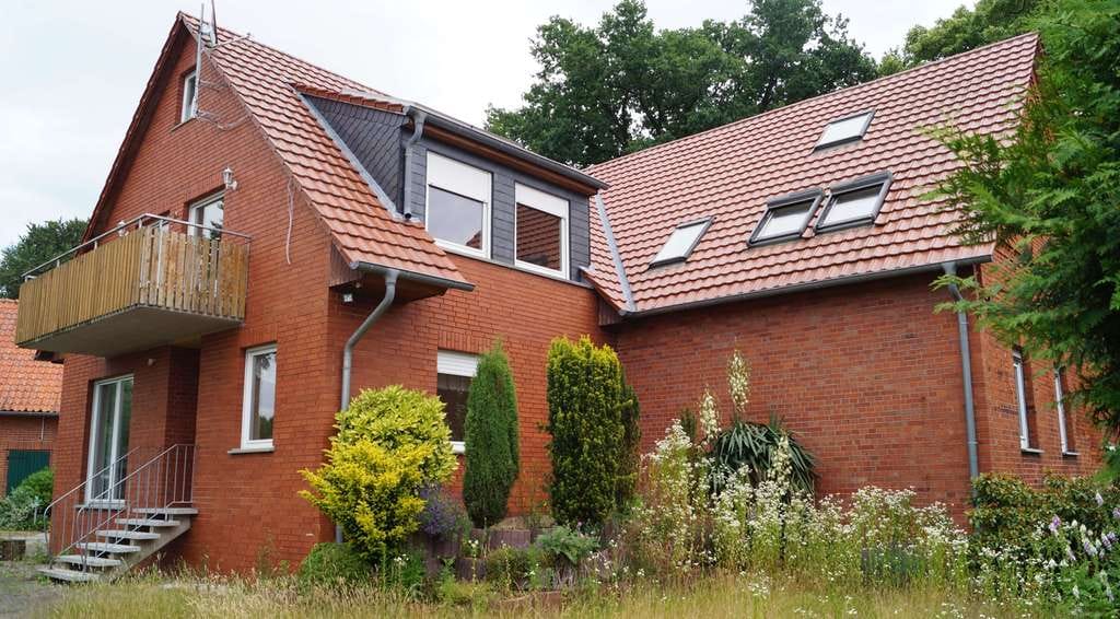 Immobilie in Petershagen - ***Modernisiertes Mehrgenerationenhaus, große Grundstück und vielseitige
Nutzungsmöglichkeiten*** - Bild 1