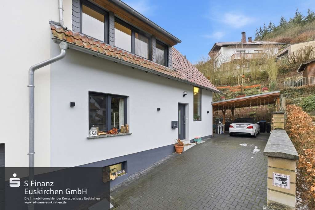 Immobilie in Ahrbrück - Ahrbrück: modernisierte Doppelhaushälfte mit Carport und kleinem Garten! 360° Begehung - Bild 0