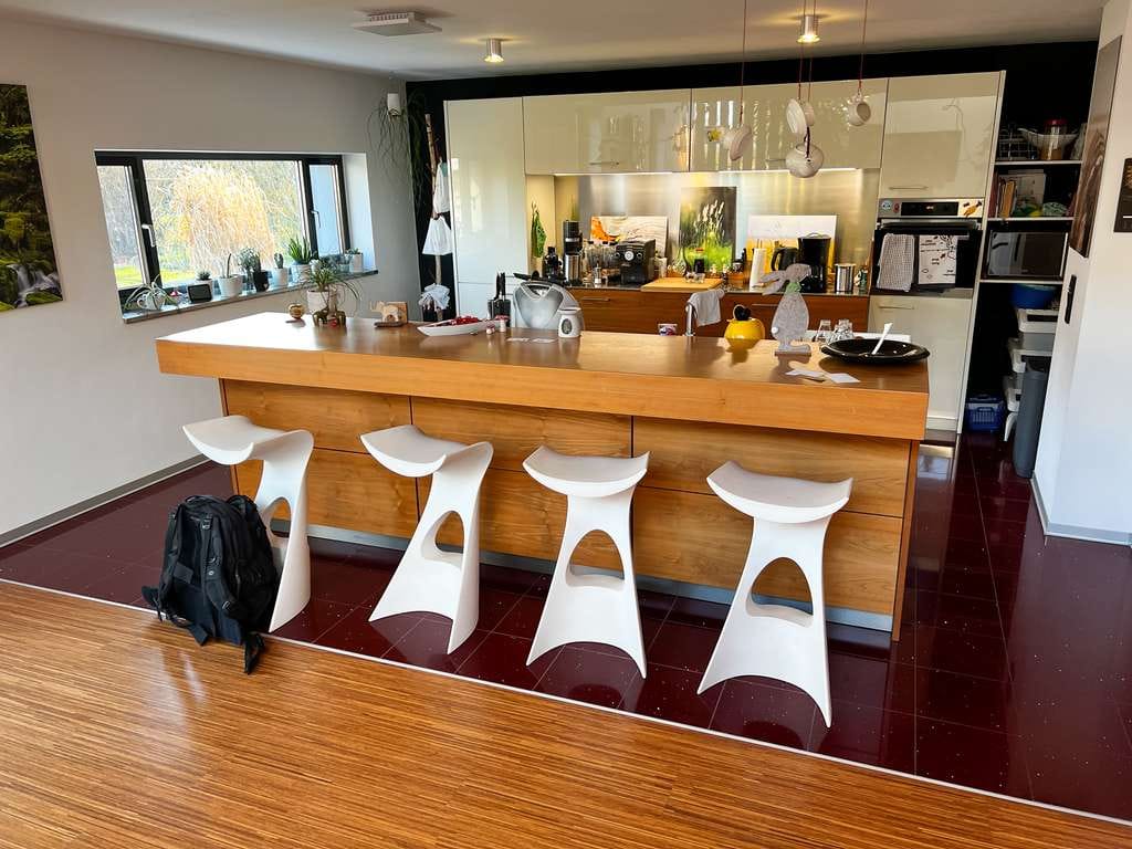 Immobilie in Michelsneukirchen - Extravagantes EFH mit Design-Einbauküche und 3 Bädern - Bild 4