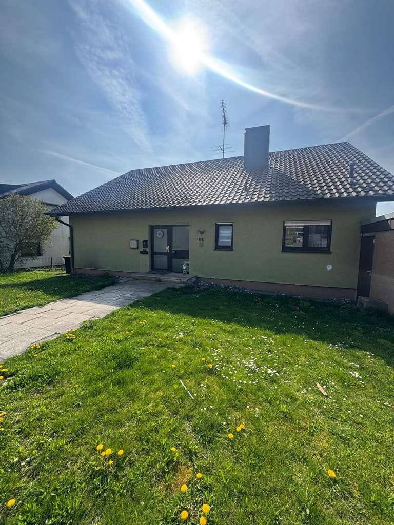 Immobilie in Schwaigern - Großzügiges Einfamilienhaus mit Einliegerwohnung, Garten & Ausbaupotenzia - Bild 1