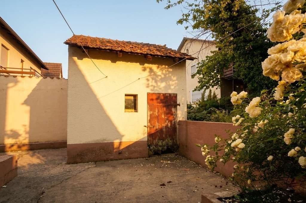 Immobilie in Eisenberg (Pfalz) - Charmantes Einfamilienhaus mit 7 Zimmern in zentraler Lage – vielseitig nutzbar & sofort verfügbar  - Bild 2