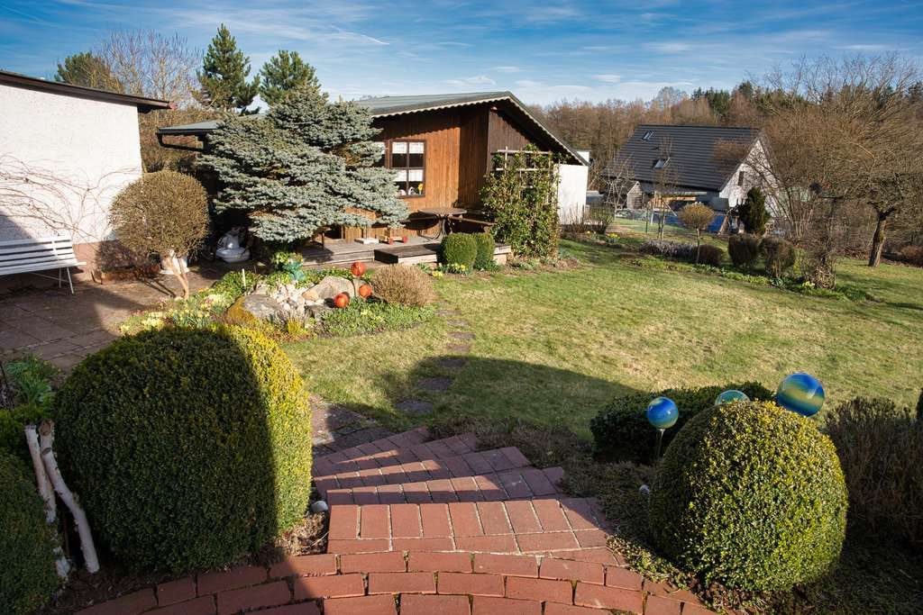 Immobilie in Reuth b.Erbendorf - Charmantes Einfamilienhaus mit traumhaftem Garten und großzügigem Grundstück - Bild 1