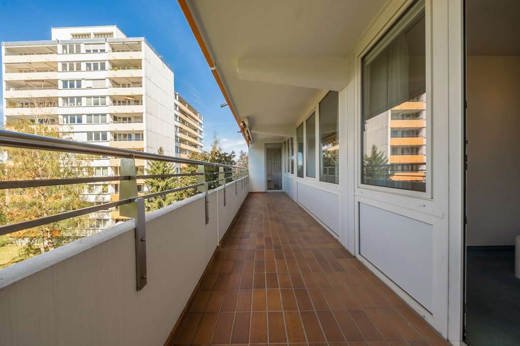 Immobilie in Unterhaching - 91 m² voller Möglichkeiten - Bezugsfreie 3-Zimmer-Wohnung mit großer Loggia - Bild 3