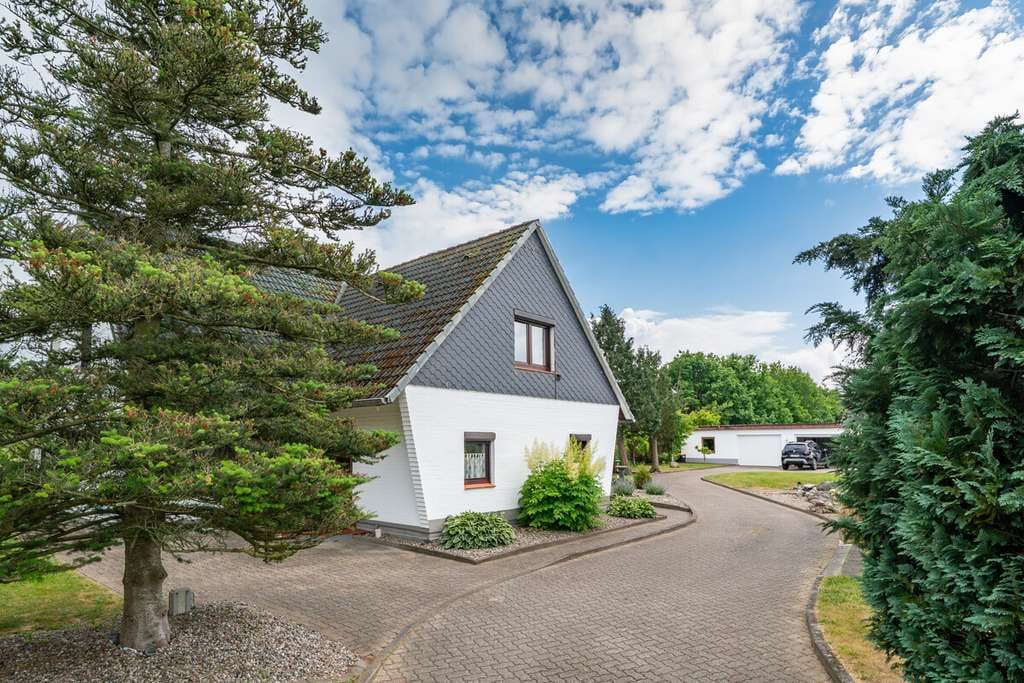 Immobilie in Groß Rheide - Großzügiges Einfamilienhaus in idyllischer Feldrandlage - Bild 2