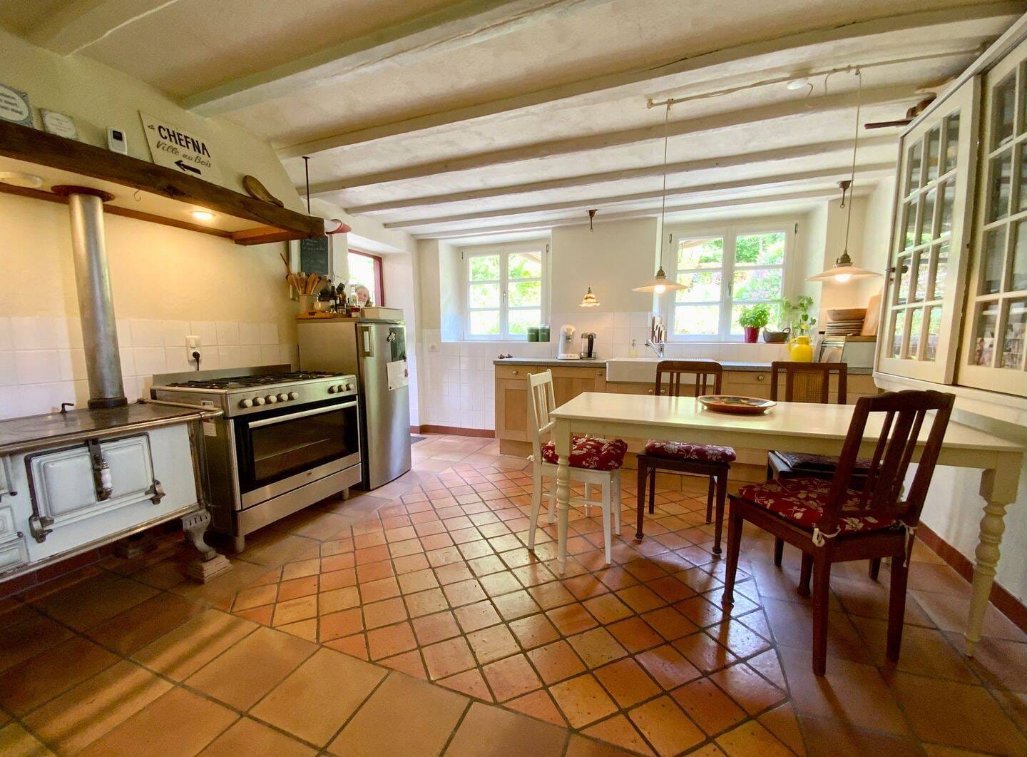 Immobilie in Malberg - Sehr schönes renoviertes Haus im Landhausstill mit Nebengebäuden, einem traumhaften angelegten Garten auf ca. 2.000 m² Grundstück gelegen in St. Thoma - Bild 3