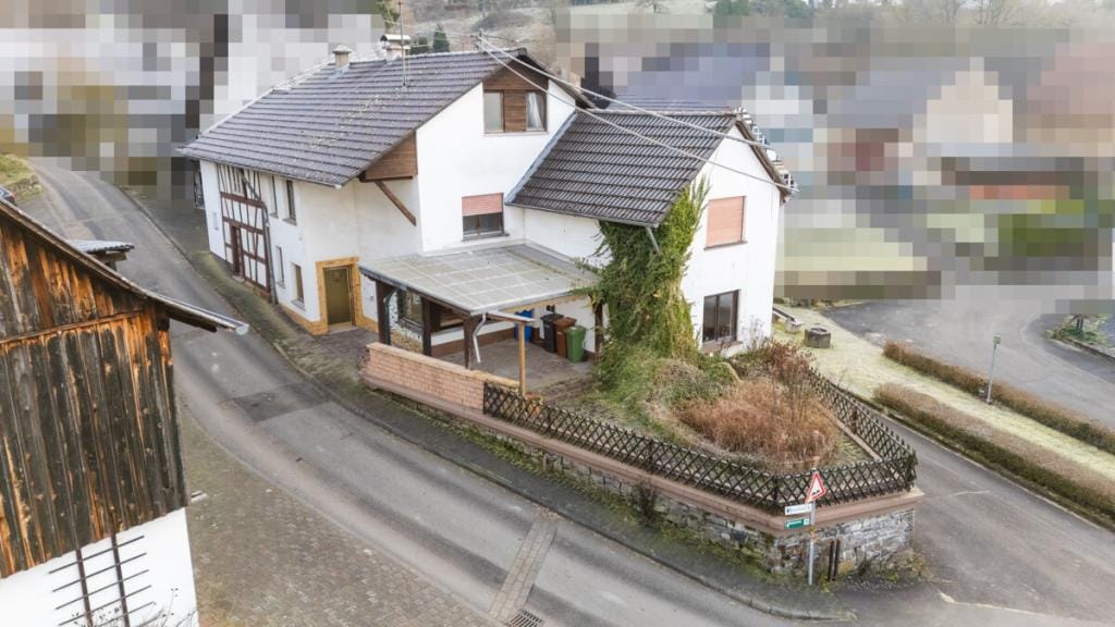 Immobilie in Roßbach - Fachwerkhaus mit Anbau und großer Scheune. Sanierung mit Substanz in Roßbach-Wied! - Bild 4