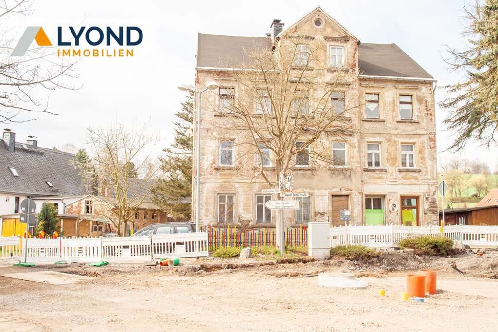 Immobilie in Grünhainichen - Charmantes Mehrfamilienhaus mit großem Grundstück und Ausbaupotenzial - Bild 0