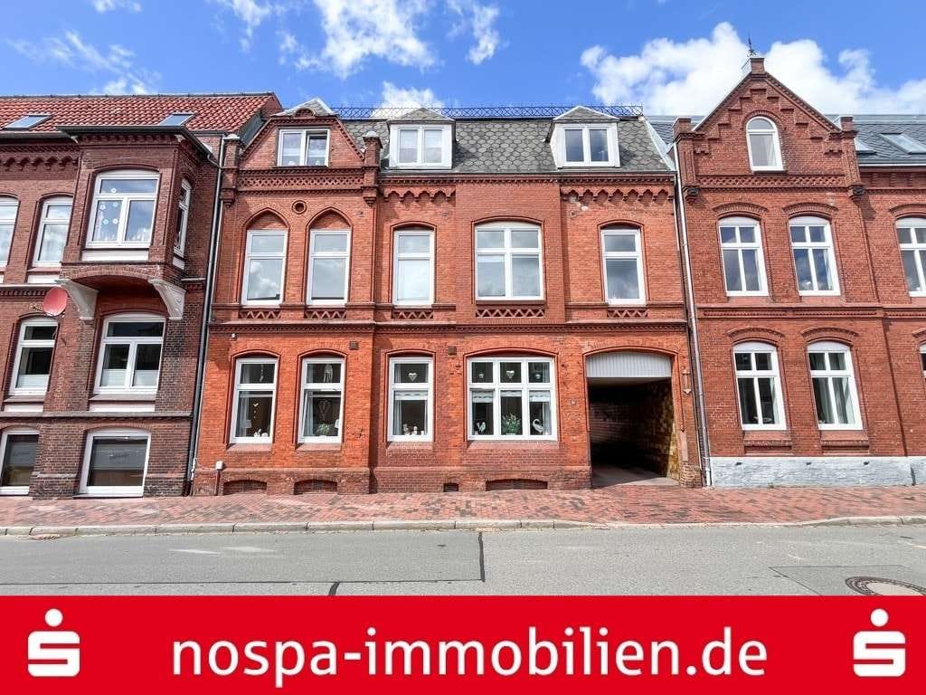 Immobilie in Husum - Mehrfamilienhaus mit 4 Wohnungen sowie zwei Nebengebäuden mit 
insgesamt 3 weiteren Wohnungen - Bild 0