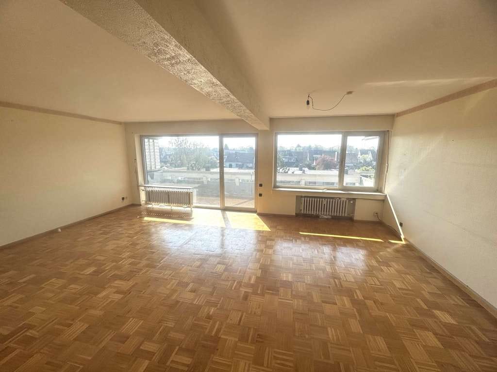 Immobilie in Dinslaken - Sanierungsbedürftige großzügige Wohnung nah des Wohnungswaldes - Bild 1