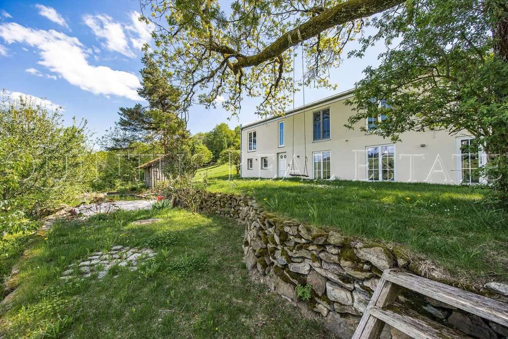 Immobilie in Schöllnach - Traumhafte Alleinlage - Einfamilienhaus mit Panoramablick - Bild 1