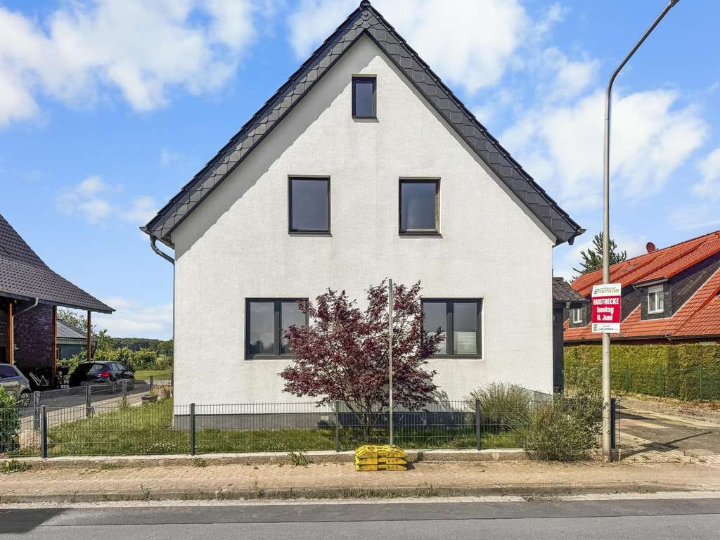 Immobilie in Wunstorf - Ein- oder Zweifamilienhaus mit Smart Home – Obergeschoss mit Potenzial - Bild 2